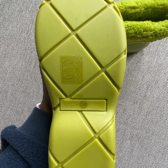 Vegan funky lime green rainboots from NOIZE! - Picture 4 of 5